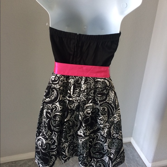 Ruby Rox Strapless Dress - Picture 6 of 6